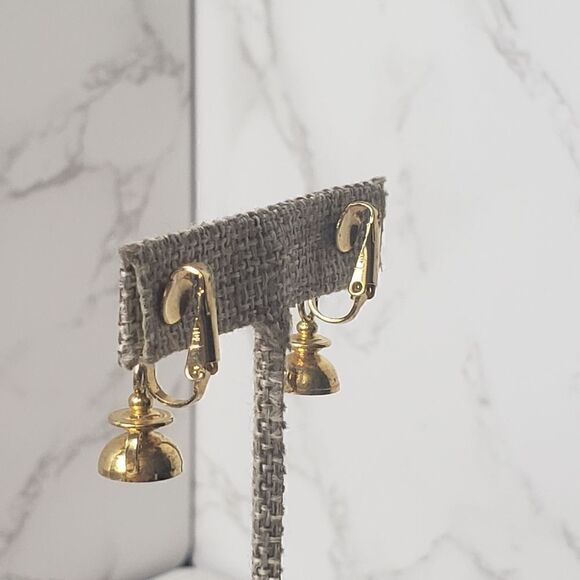 VINTAGE Goldtone Inkwell Kettle Candle Holder Clip-on Earrings - Picture 3 of 6